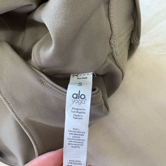 ALO Yoga Women's Gray Crop Top - Picture 3 of 3